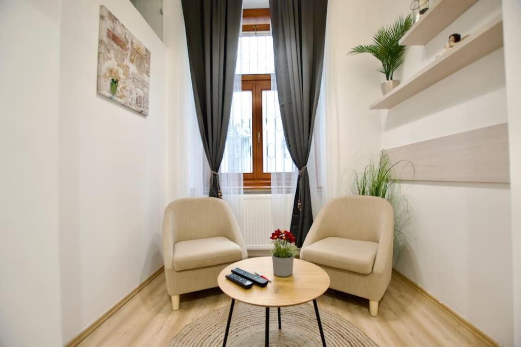 Standard Apartment By Hi5- Podmaniczky Street بودابست المظهر الخارجي الصورة