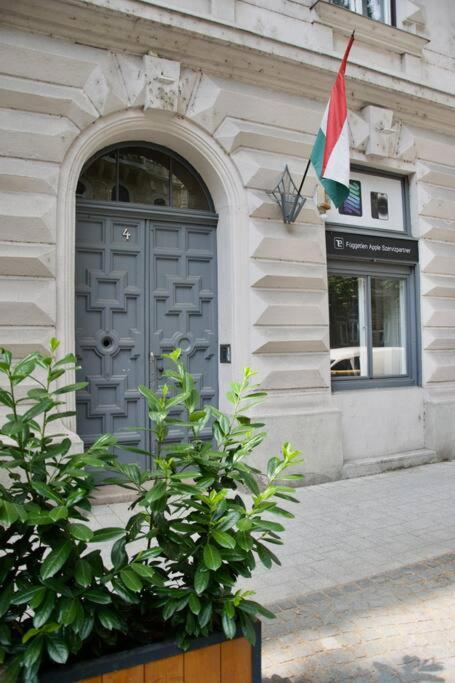 Standard Apartment By Hi5- Podmaniczky Street بودابست المظهر الخارجي الصورة