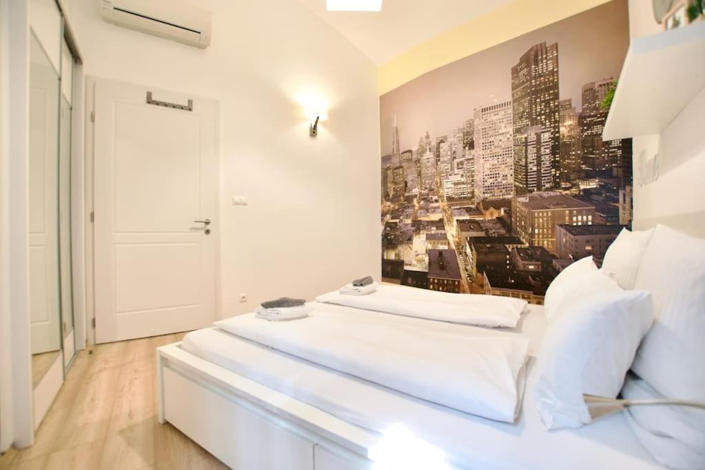 Standard Apartment By Hi5- Podmaniczky Street بودابست المظهر الخارجي الصورة