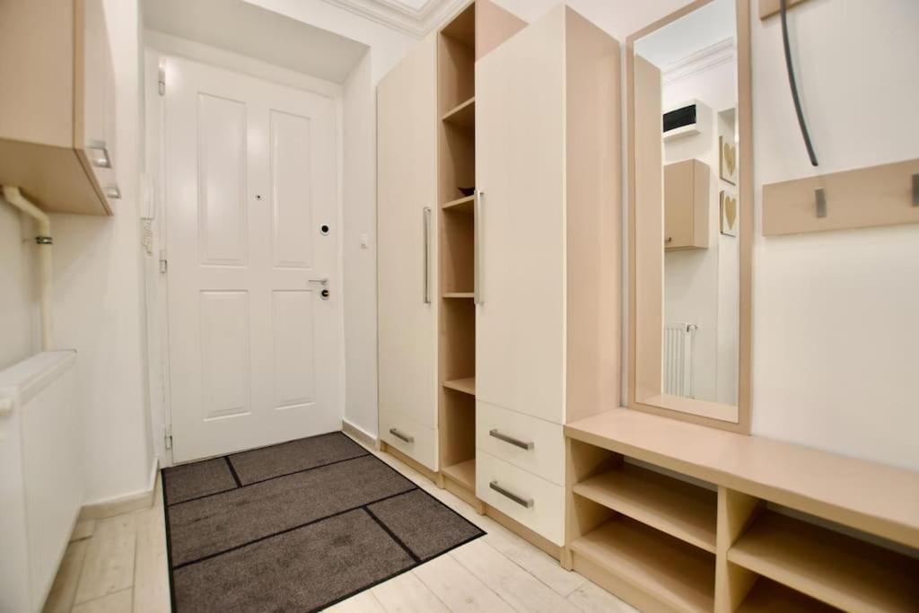 Standard Apartment By Hi5- Podmaniczky Street بودابست المظهر الخارجي الصورة