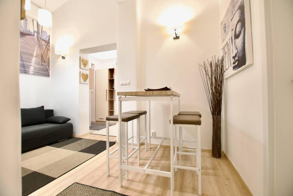 Standard Apartment By Hi5- Podmaniczky Street بودابست المظهر الخارجي الصورة