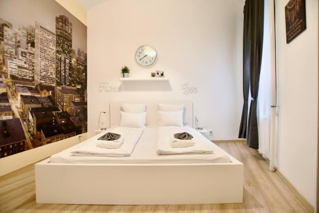 Standard Apartment By Hi5- Podmaniczky Street بودابست المظهر الخارجي الصورة